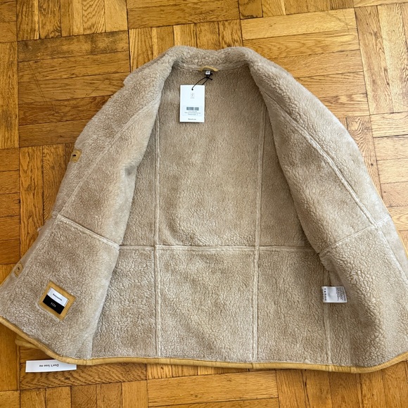 New-Reformation
Veda Luca Suede shearing coat
Parmesan Suede - Picture 7 of 16